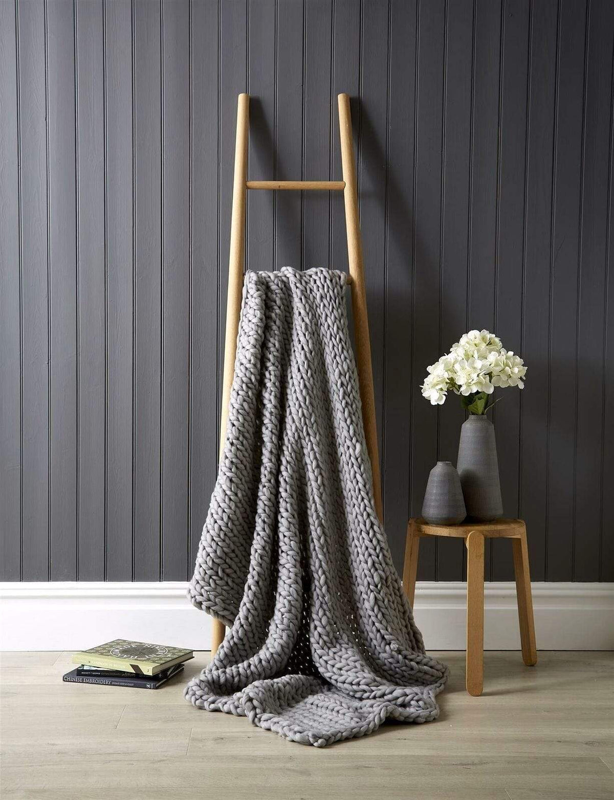 Chunky Cable Knit Throw – Oversized Soft Fleece Blanket