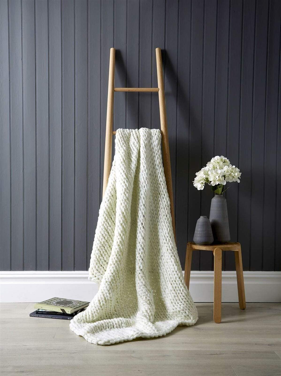 Chunky Cable Knit Throw – Oversized Soft Fleece Blanket