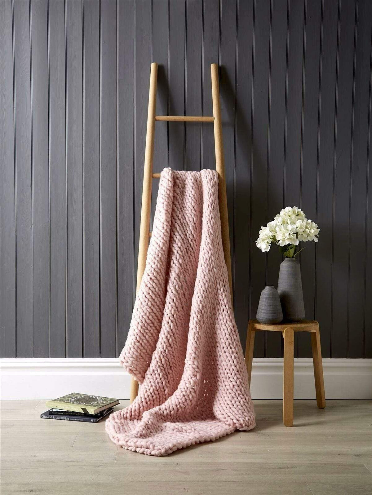 Chunky Cable Knit Throw – Oversized Soft Fleece Blanket